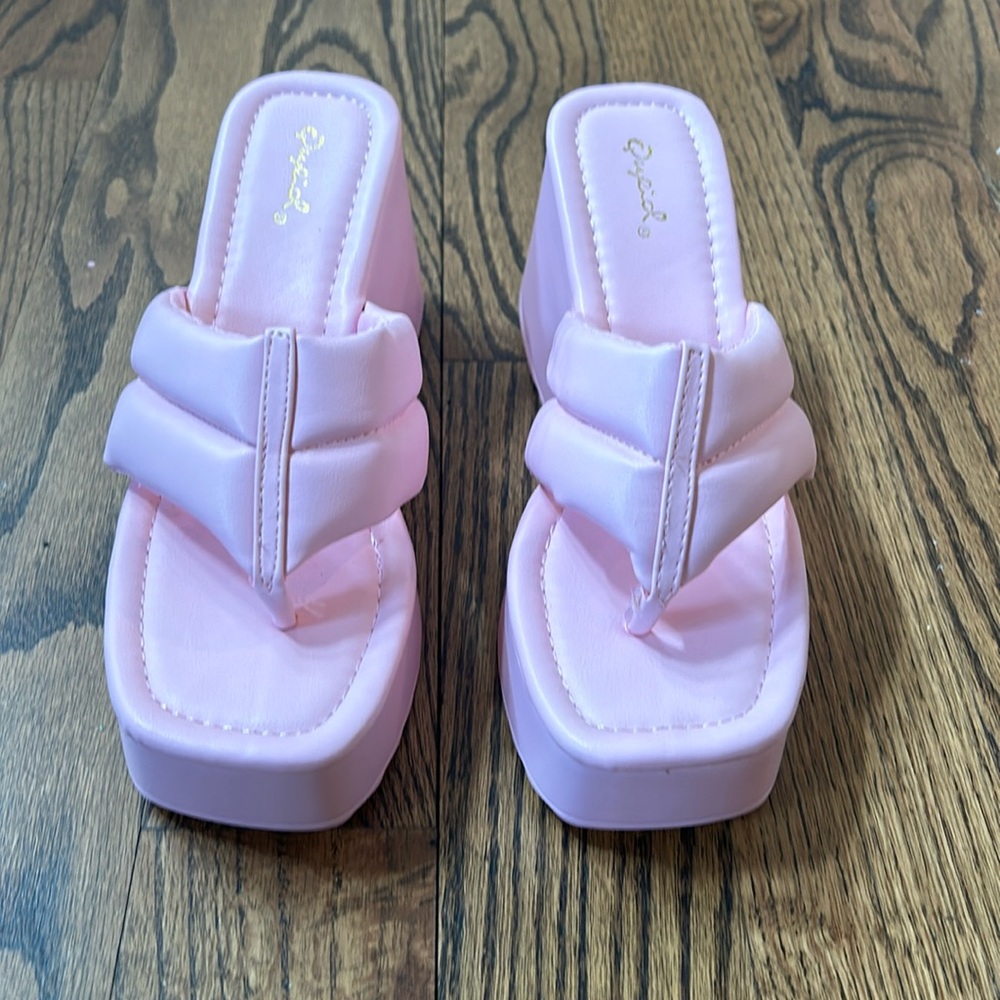 Quipid Pink Platform Sandal- NWOT